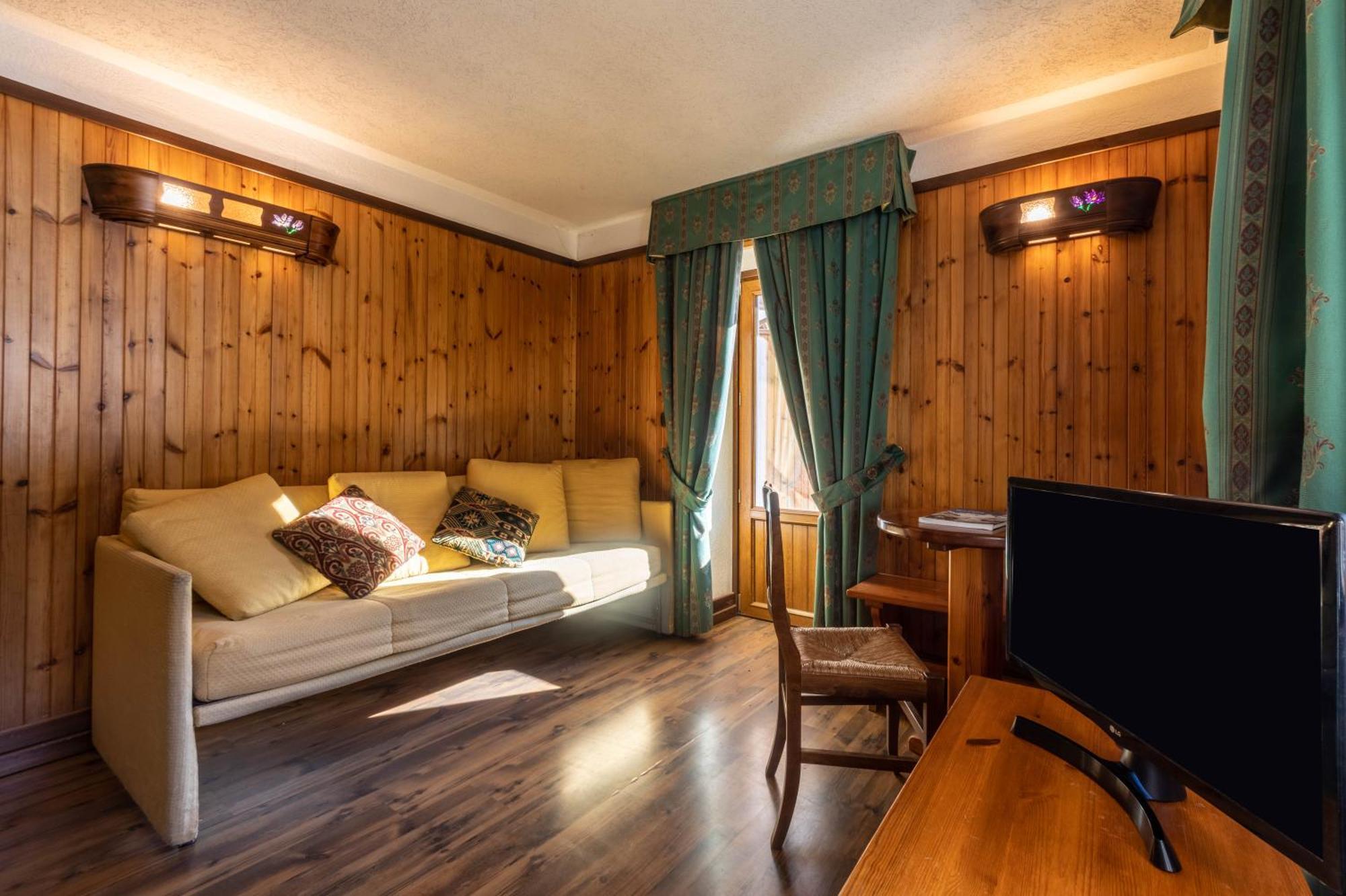 Hotel Bouton D'Or - Конье Экстерьер фото